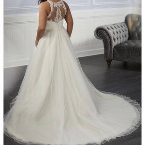 New plus size wedding dress